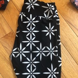 Lularoe black leggings with white pattern